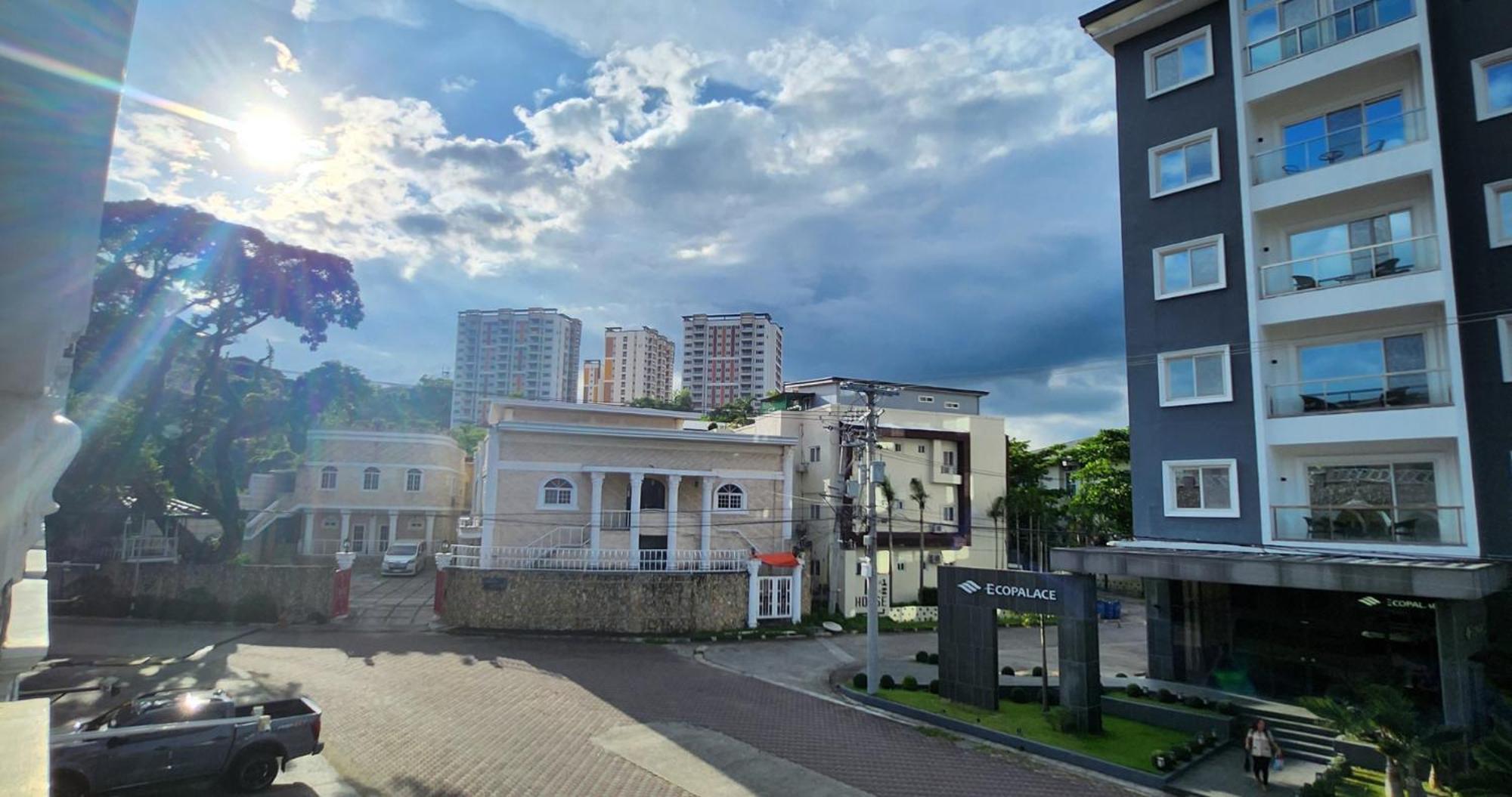 Aston Stay And Villas Mabalacat Exteriér fotografie